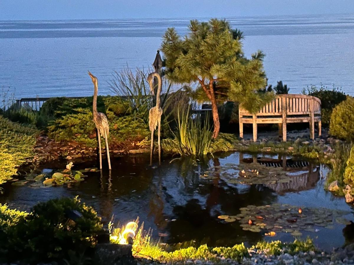 The Wind In The Willows - Luxury Lakefront Oasis Bed and Breakfast Cobourg Buitenkant foto