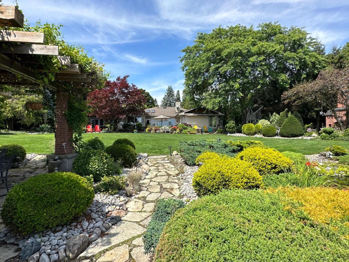 The Wind In The Willows - Luxury Lakefront Oasis Bed and Breakfast Cobourg Buitenkant foto